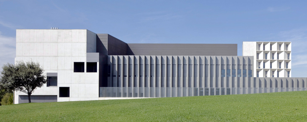 Edificio Amigos del campus de la Universidad de Navarra en Pamplona